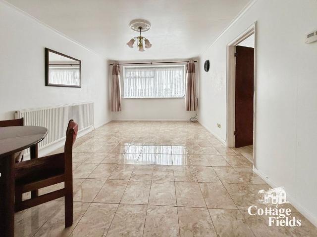 Riley Road, Enfield, EN3 2 bed flat to rent £1,895 pcm £437 pw