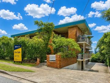 BACK ON THE MARKET! Next to see will buy!