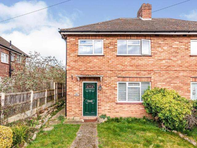 Ripley Avenue, Surrey TW20 4 bed semi detached house to rent £2,250 pcm £519 pw