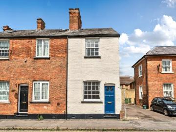 Ripon Street, Aylesbury, HP20 2 bed end of terrace house to rent £1,325 pcm £306 pw