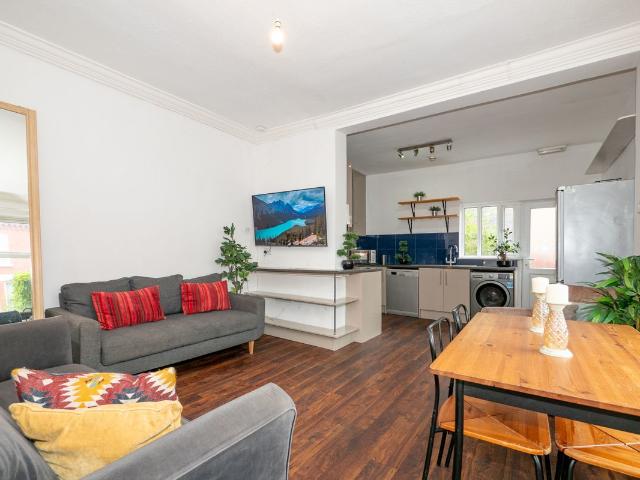 Rippingham Road M20, 6 bed end terrace house to rent, £4,420 pcm | PrimeLocation