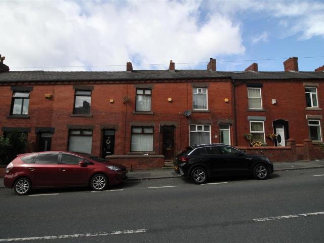 Ripponden Road, Oldham OL1 2 bed terraced house to rent £900 pcm £208 pw