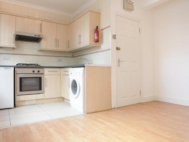 Ripple Road, Barking 3 bed maisonette to rent £2,000 pcm £462 pw