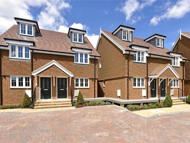 Ripplesmere Close, Old Windsor. 3 bed terraced house to rent £2,500 pcm £577 pw