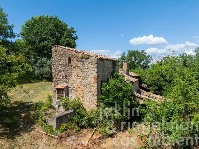 Ristrutturare, reinventare, rivitalizzare: una tenuta collin. 188m² Gualdo Cattaneo