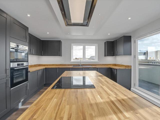 Risbygate Street, Bury St. Edmunds 2 bed penthouse to rent £2,550 pcm £588 pw