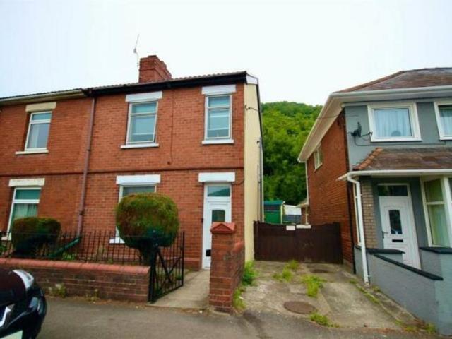 Risca Road, Cross Keys, NP11 3 bed end of terrace house to rent £1,100 pcm £254 pw