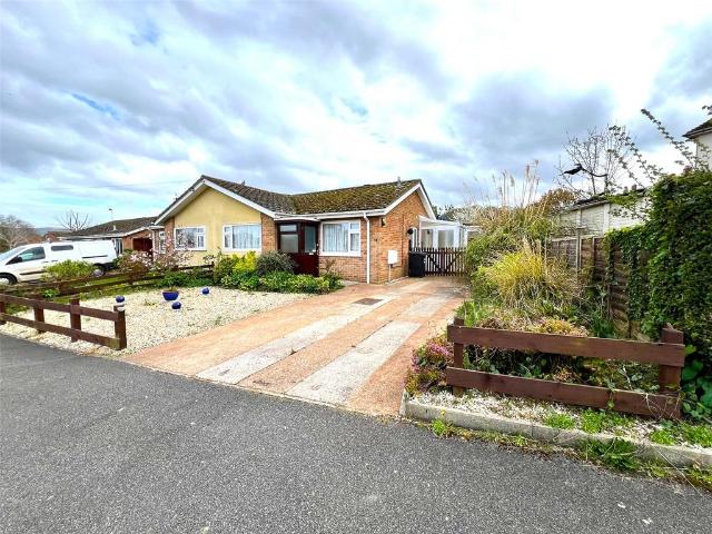 Risdon Road, Watchet, Somerset, TA23 2 bed bungalow to rent £1,000 pcm £231 pw