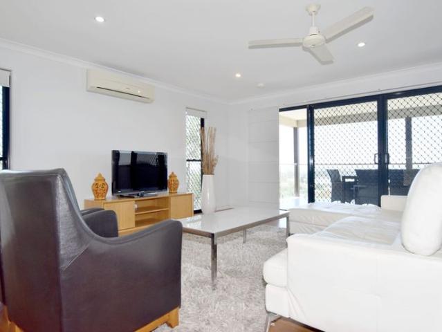 RISE AND SHINE IN SOUTH GLADSTONE MODERN LIVING WITH BREATHTAKING VIEWS!