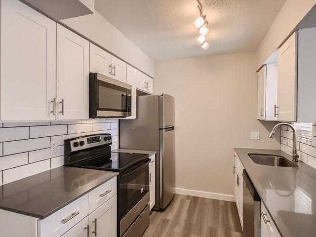 Rise Desert West 1 Bedroom Apartment for Rent at 6131 W Thomas Rd, Phoenix, AZ 85033