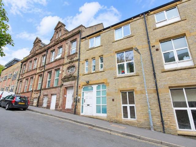 Rise Lane, Todmorden OL14 2 bed apartment to rent £995 pcm £230 pw
