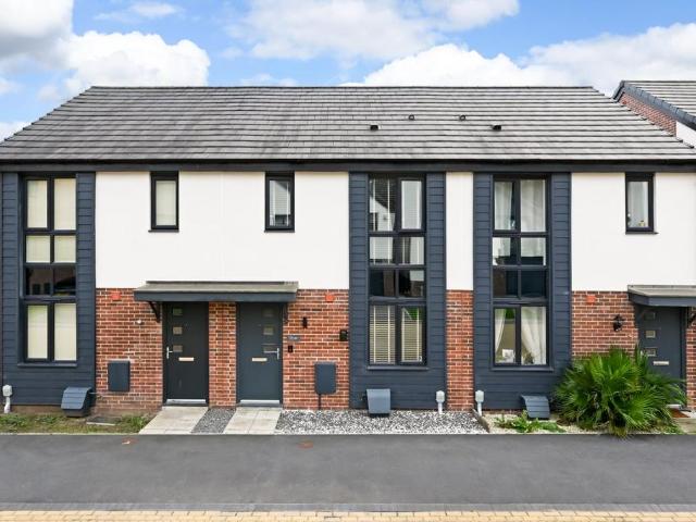 Risedale Drive, Germany Beck. 2 bed terraced house to rent £1,500 pcm £346 pw