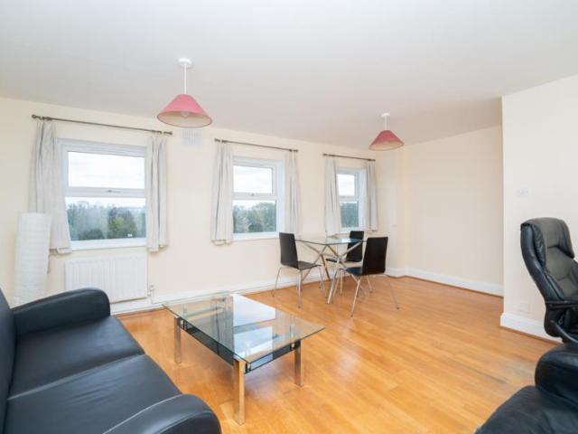 Ritz Parade, Wester Avenue, W5 3RA 3 bed apartment to rent £2,250 pcm £519 pw