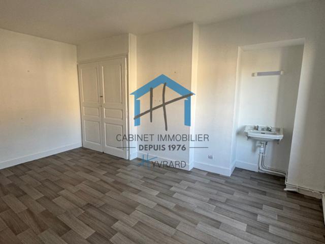 RIVE DE GIER F6 de 180m2 entièrement rénové