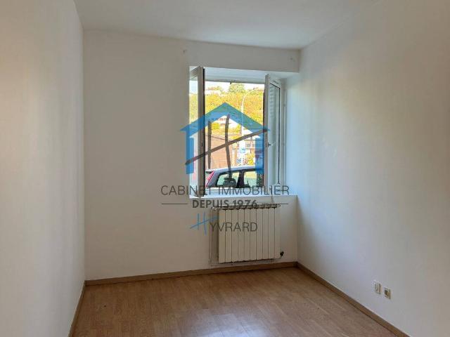 RIVE DE GIER: Rez De Chaussée F2 de 52m² proche gare