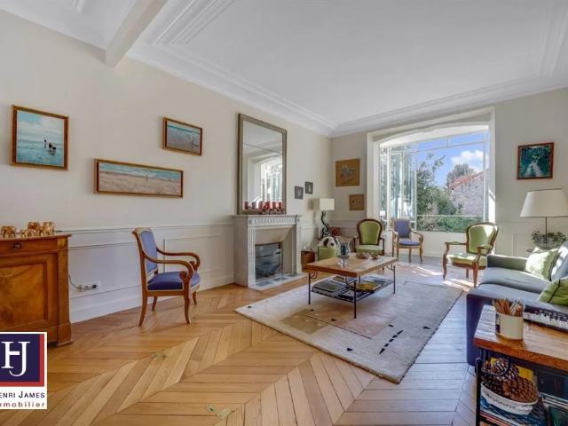 VERSAILLES RIVE DROITE MAISON FAMILIALE d'EXCEPTION avec JARDI