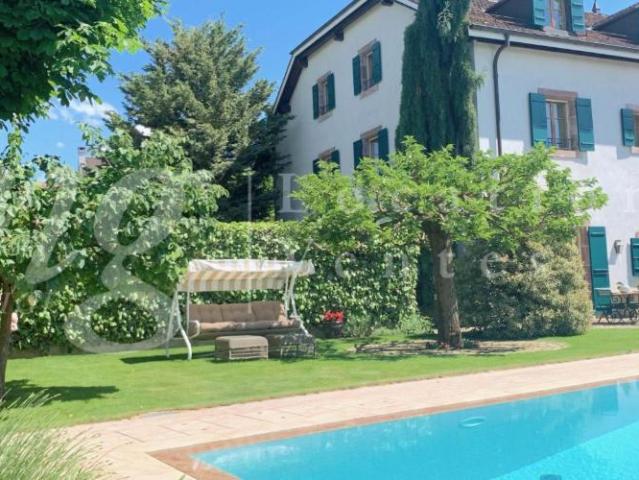 RIVE GAUCHE ! SUPERBE PROPRIETE DE 600 m2 hab AVEC RAVISSANT JARDIN ARBORE ET PRIVATIF & PISCINE