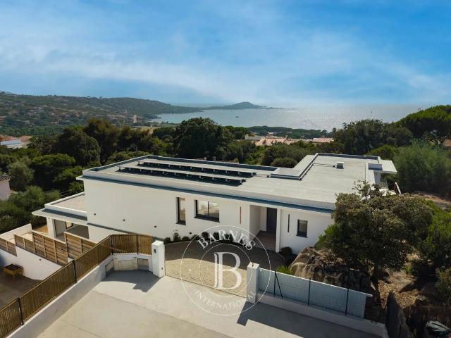 Rive Sud d’Ajaccio, Porticcio, Villa contemporaine avec vue. 286m² Pietrosella