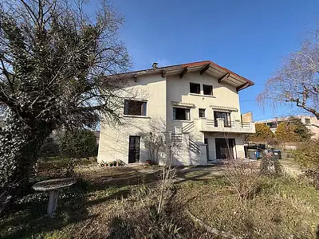 Rives 38140 Achat / Vente maison 9 pièces t9 au dernier étage cave