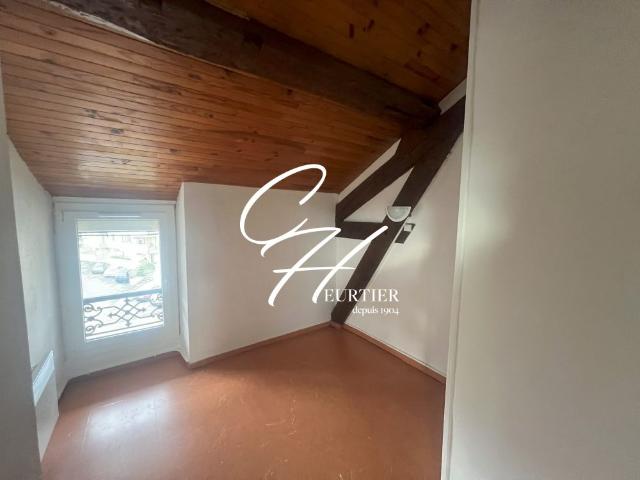 RIVES APPARTEMENT T2 SOUS TOIT