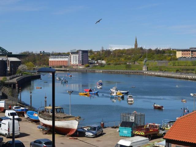 River View, Tyne and Wear, Low. 3 bed apartment to rent £700 pcm £162 pw