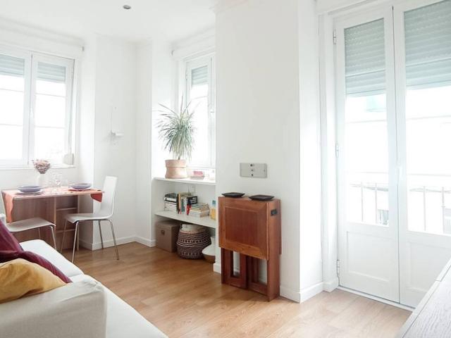River view 2 bedroom flat, 4 min to the beach