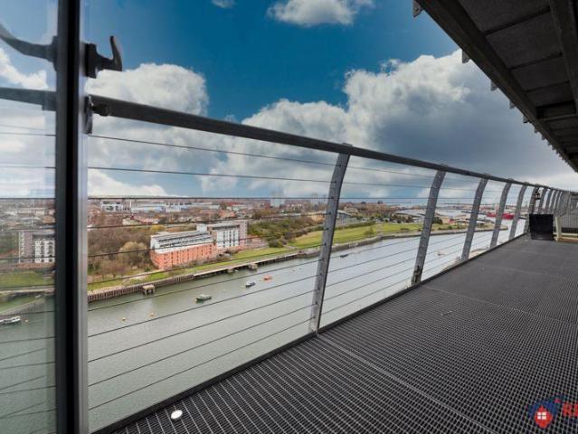 RIVER VIEWS! West Wear Street. 2 bed apartment to rent £925 pcm £213 pw