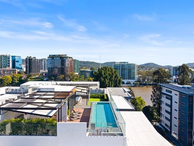 River Views in the Prestigious Encore Residences