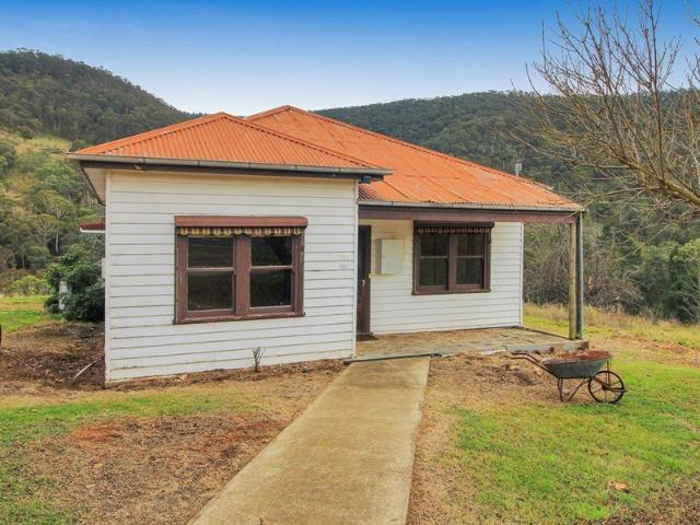 RIVER VIEWS, SPACE & DIRECT MOUNTAIN BIKE TRAIL ACCESS