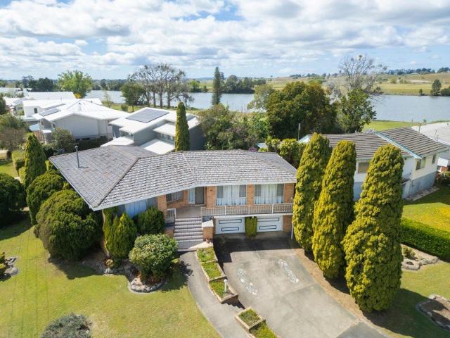 River Views, Space & Potential in Sought After Dovedale