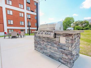 River West Flats 2 Bedroom Apartment for Rent at 1150 N White River Pkwy West Dr, Indianapolis, IN 46222 Near Westside