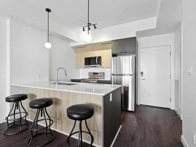 River&apos s Edge 1 Bed Apartment for Rent