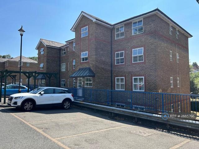 River Bank Close, Maidstone, ME15 2 bed flat to rent £1,200 pcm £277 pw