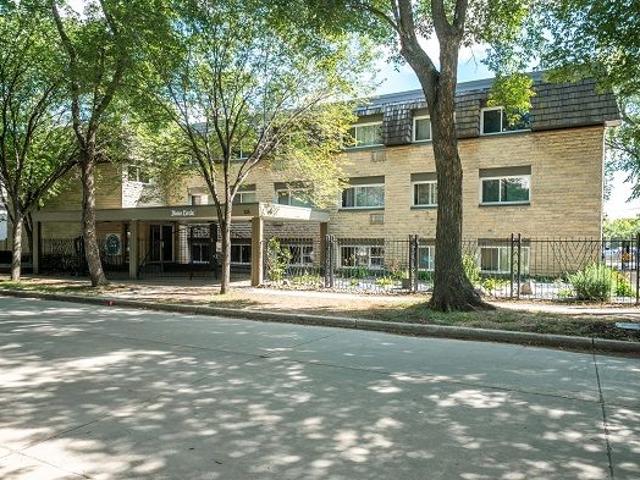 River Circle Apartments