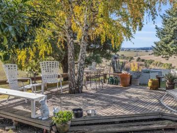 River Cottage Quintessential lifestyle opportunity!