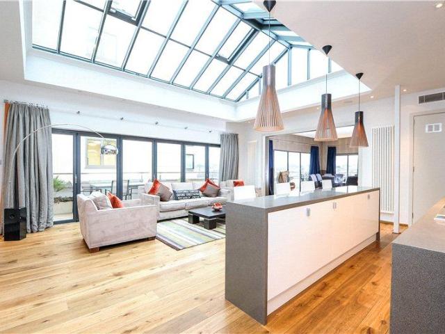 River Court, Upper Ground, London, SE1 3 bed flat to rent £16,500 pcm £3,808 pw