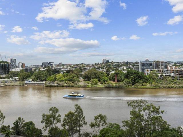 River front spacious two bedroom apartment in a well presented complex with great facilities!