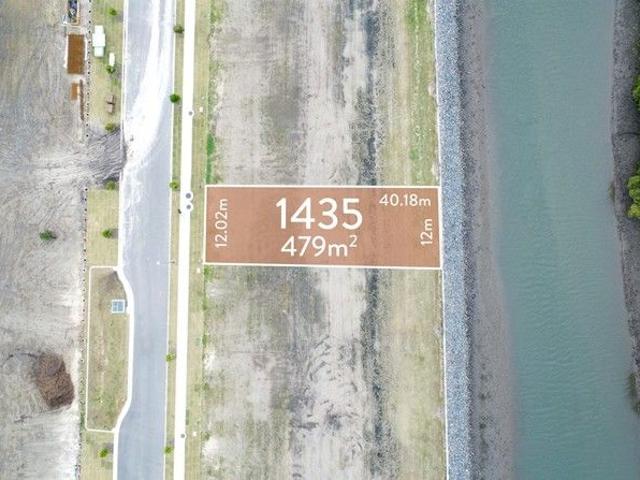 River frontage lot