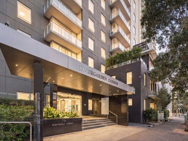 Spacious City Fringe Living with an Expansive Entertainer's Terrace & Strong Investment Appeal