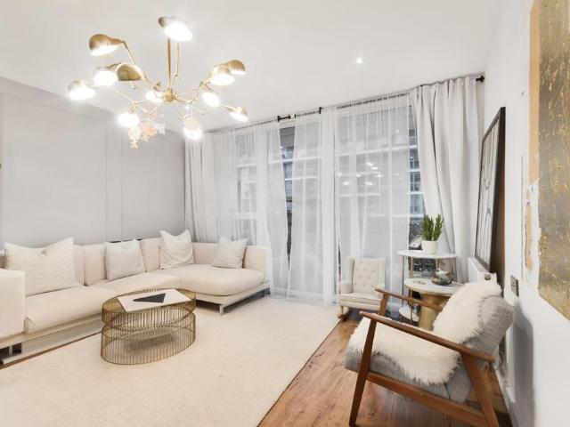 River Gardens Walk London SE10 3 bed apartment to rent £3,200 pcm £738 pw