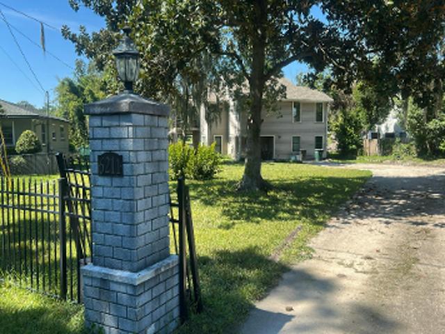 River Glen Ln