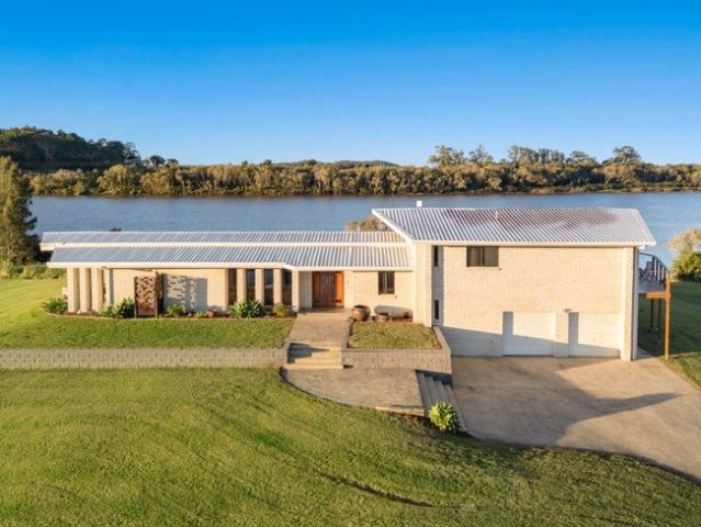River, Land & Lifestyle A Rare Riverfront Acreage Retreat