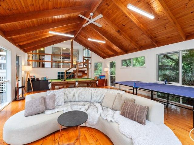 'RIVER LODGE' CANADIAN LODGE STYLE HOME WITH ACCESS TO THE YARRA RIVER EXPERIENCE A SERENITY LIKE NO OTHER
