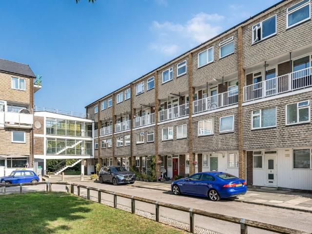 River Park Gardens, Bromley BR2, 2 bed maisonette to rent, £1,800 pcm | PrimeLocation