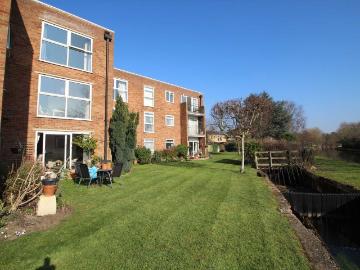 River Park, Hemel Hempstead, Hertfordshire HP1, 2 bed flat to rent, £1,500 pcm | PrimeLocation