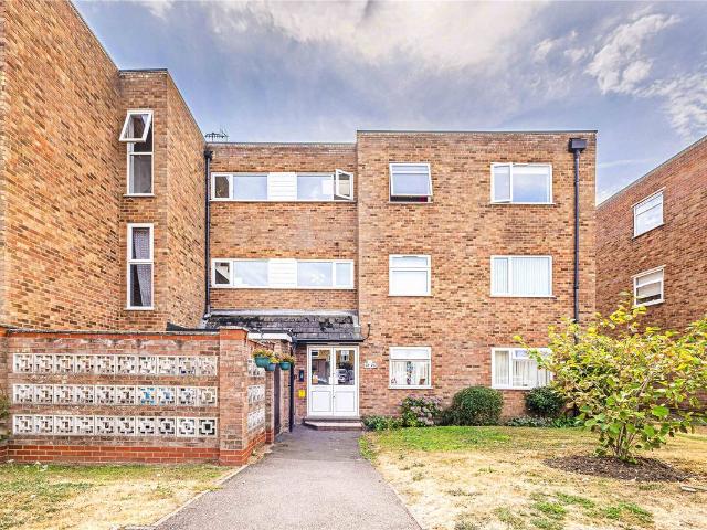 River Park, Hemel Hempstead, Hertfordshire HP1, 2 bed flat to rent, £1,575 pcm | PrimeLocation