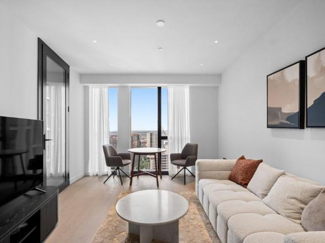 River Park Tower, 1 Nine Elms Lane. 1 bed apartment to rent £4,116 pcm £950 pw