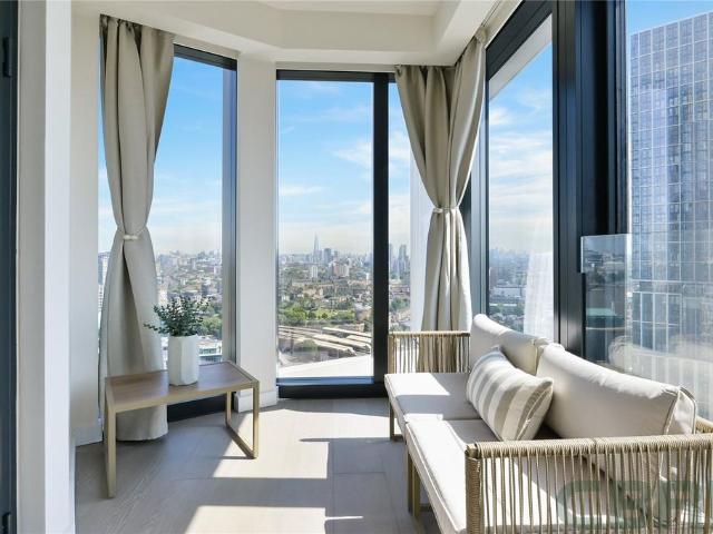 River Park Tower, 1 Nine Elms Lane, SW8 2 bed apartment to rent £8,849 pcm £2,042 pw