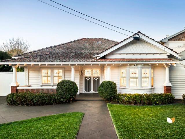 River Precinct Entertainer with Californian Elegance