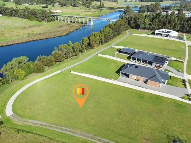 RIVER RIGHT AT YOUR DOOR STEP